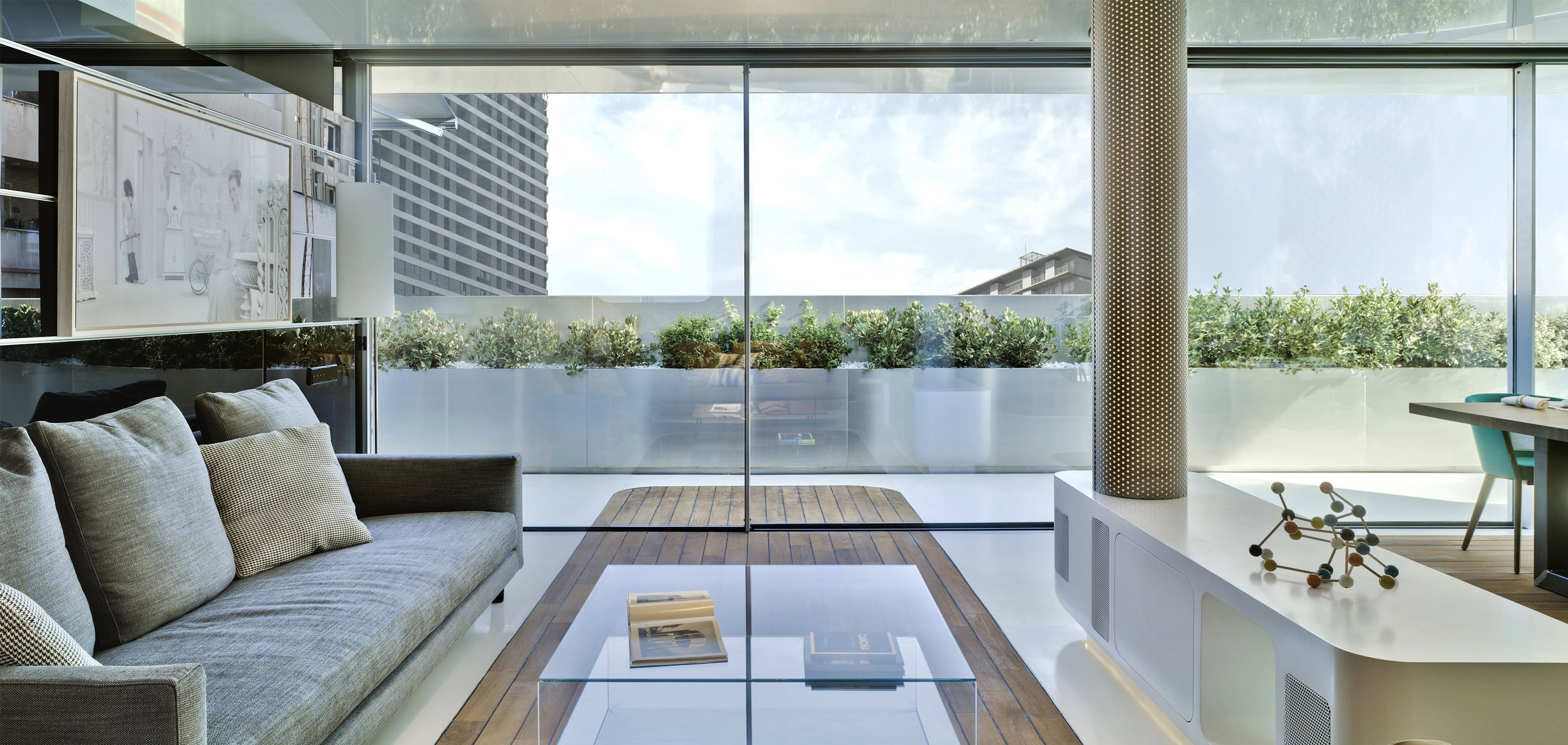 Penthouse avec vue panoramique grace à de grands coulissants minimalistes
